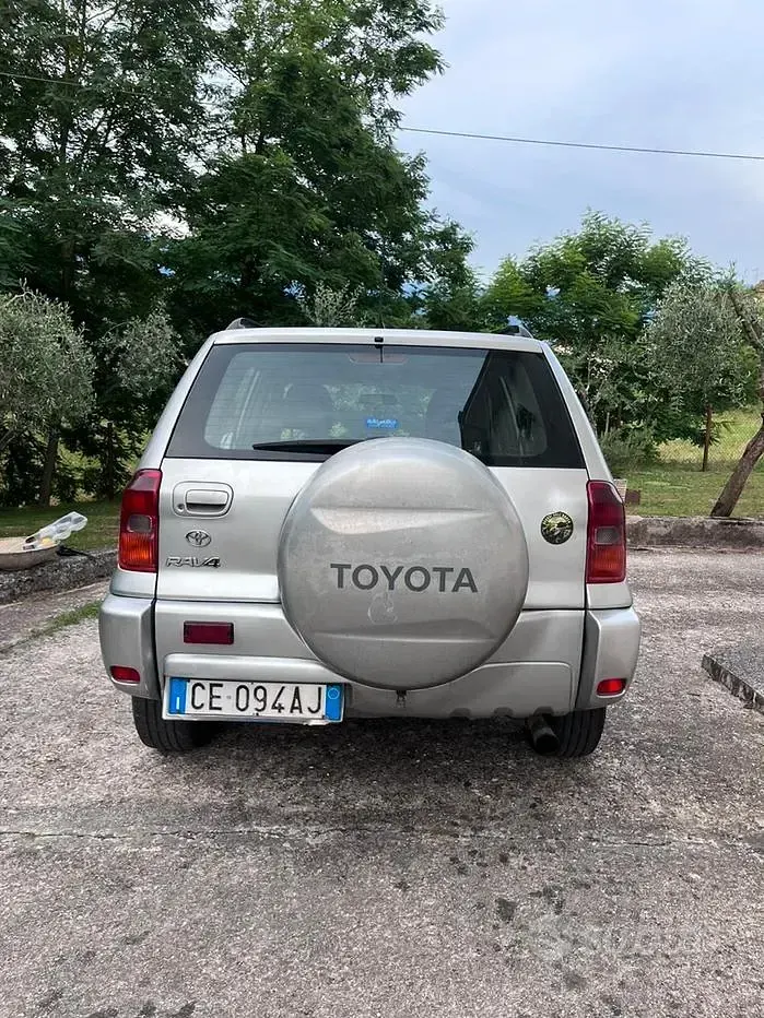 Usata Toyota RAV4 116 CV (85 kW) 2003 Grigio SUV