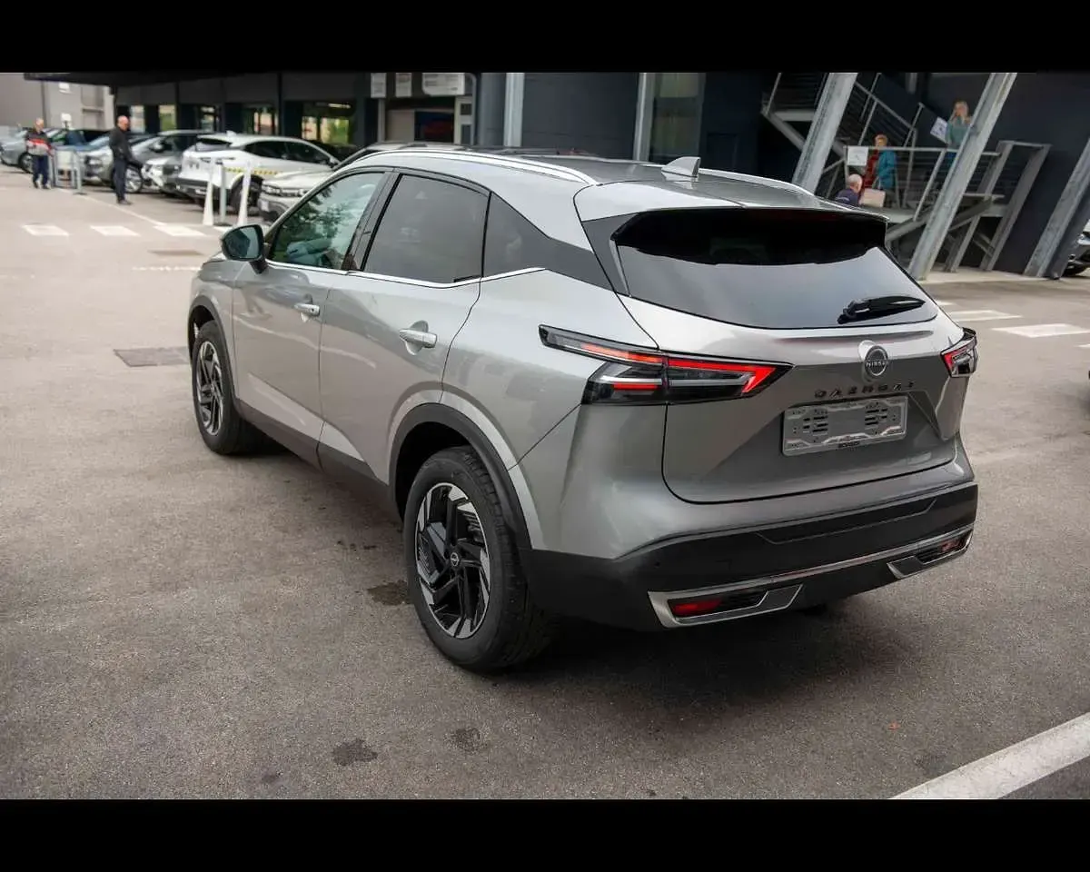 Nuova Nissan Qashqai N-Connecta 140 CV (102 kW) 2026 Newport grey SUV