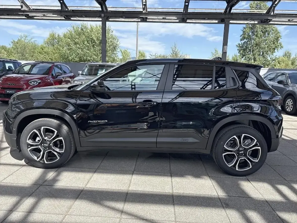 Nuova Jeep Avenger Altitude 101 CV (74 kW) 2026 Nero SUV