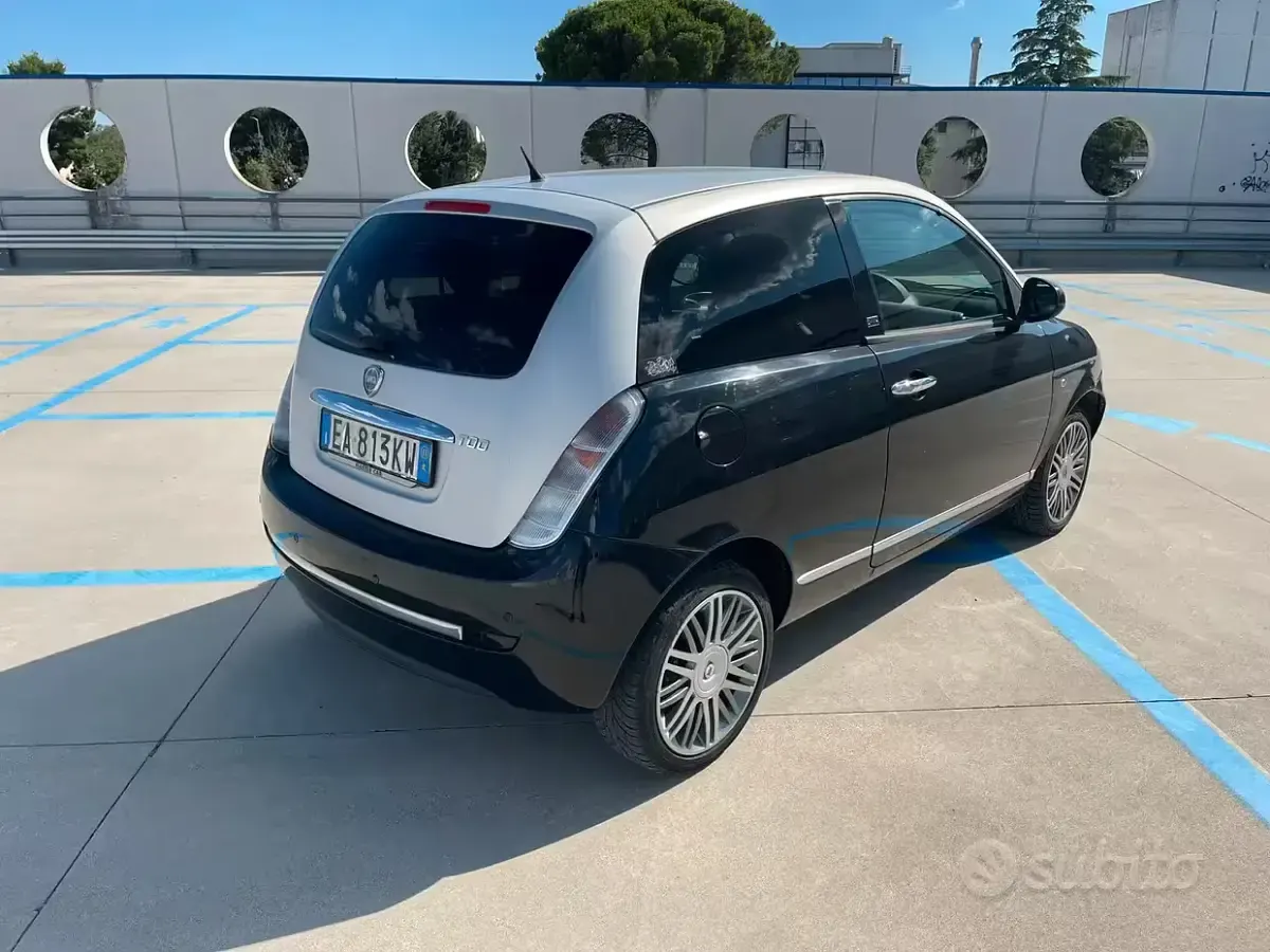 Usata Lancia Ypsilon 75 CV (55 kW) 2011 Utilitaria