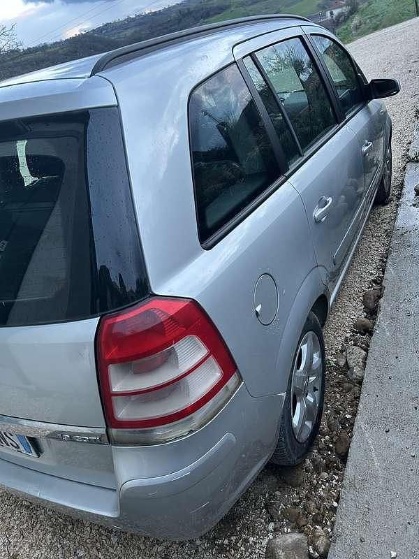 Usata Opel Zafira Enjoy 120 CV (88 kW) 2007 Monovolume
