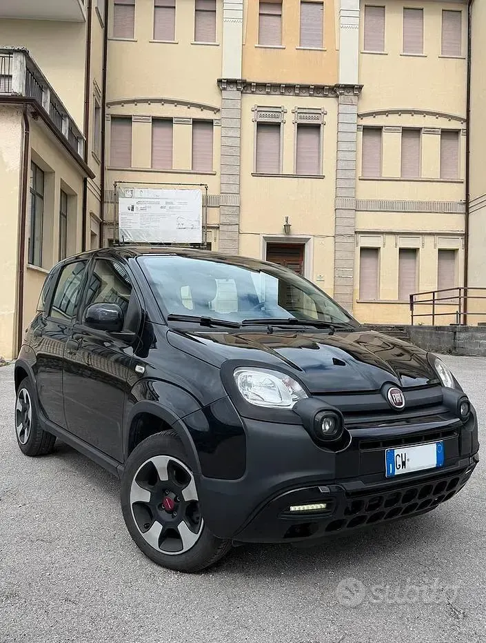 Usata Fiat Panda Cross Cross 69 CV (50 kW) 2024 Nero Utilitaria