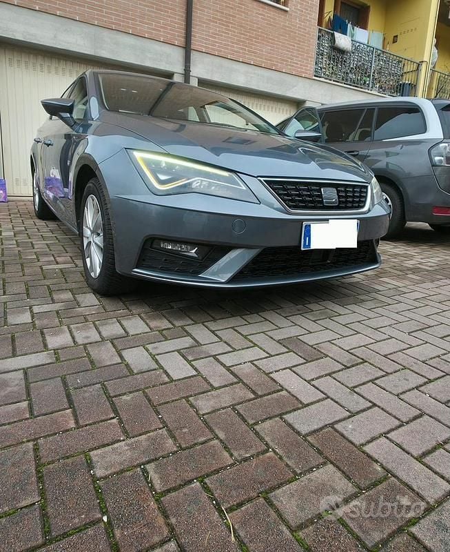 Grigio Usata 2017 Seat Leon Business Tre volumi | 9500 € (Cara) - Immagine 1/4
