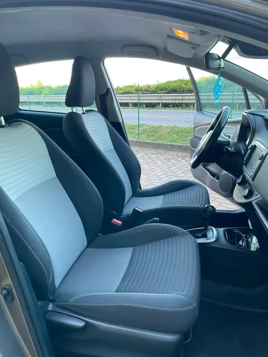 Usata Toyota Yaris Hybrid Active 73 CV (53 kW) 2018 Grigio Berlina