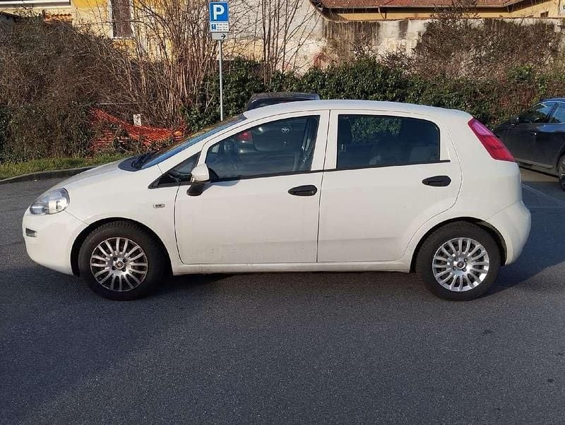 Usata Fiat Punto Young 75 CV (55 kW) 2018 Bianco Utilitaria