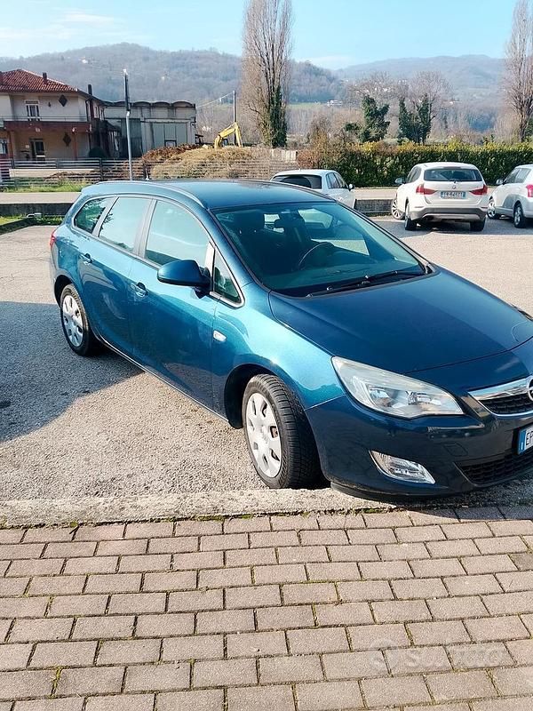 Usata Opel Astra 60 CV (44 kW) 2012 Station wagon