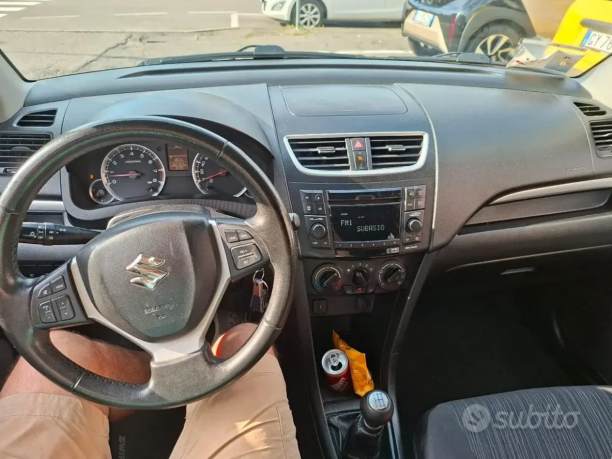 Usata Suzuki Swift 90 CV (66 kW) 2015 Grigio Utilitaria