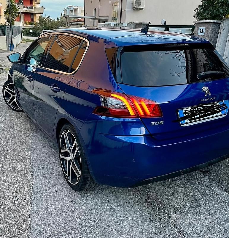 Usata Peugeot 308 Allure 131 CV (96 kW) 2018 Blu/azzurro Berlina