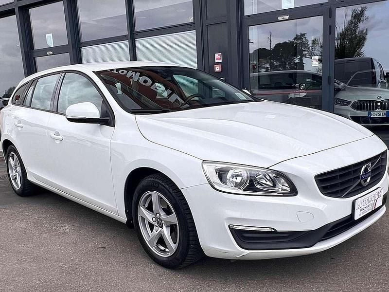 Usata Volvo V60 120 CV (88 kW) 2016 Bianco Station wagon