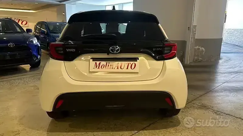 Ny Toyota Yaris Hybrid Trend 2026 Sedan