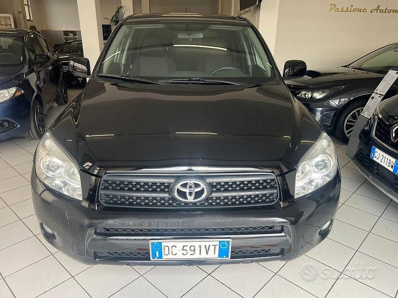 Usata Toyota RAV4 Sol 136 CV (100 kW) 2006 Grigio SUV