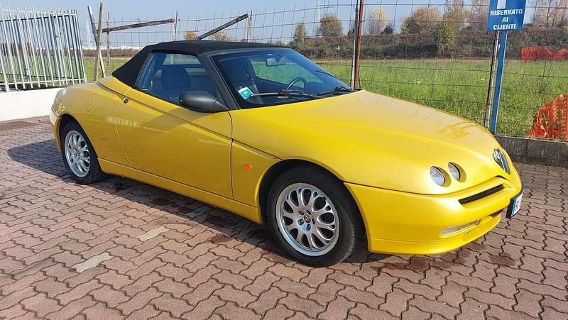 Giallo Usata 2000 Alfa Romeo Spider Cabrio | 13.999 € (Buon prezzo) - Immagine 1/4