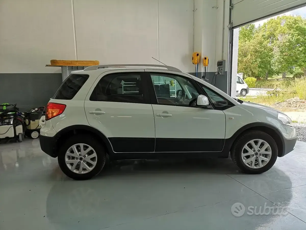 Usata Fiat Sedici Emotion 135 CV (99 kW) 2011 Bianco SUV