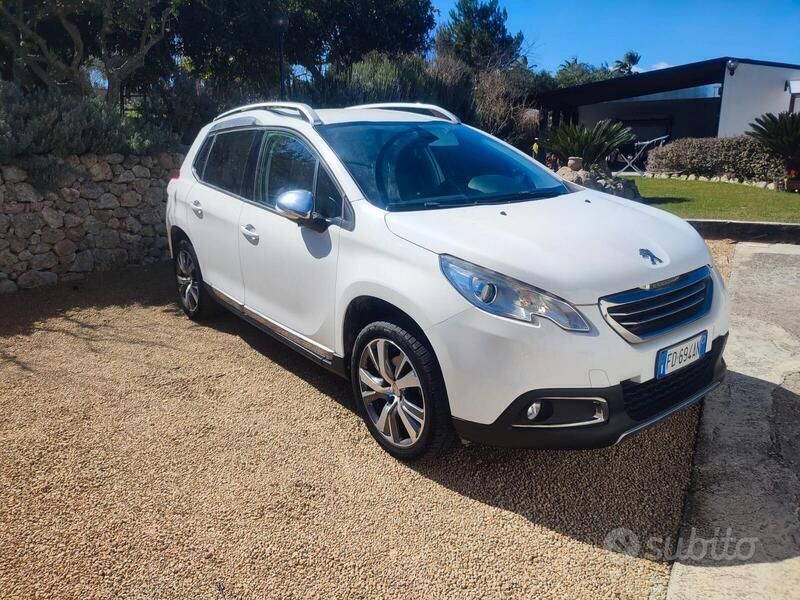 Bianco Usata 2016 Peugeot 2008 Allure SUV | 9999 € (Buon prezzo) - Immagine 1/4