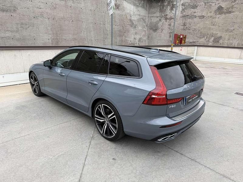 Usata Volvo V60 R-Design 197 CV (144 kW) 2021 Grigio Station wagon
