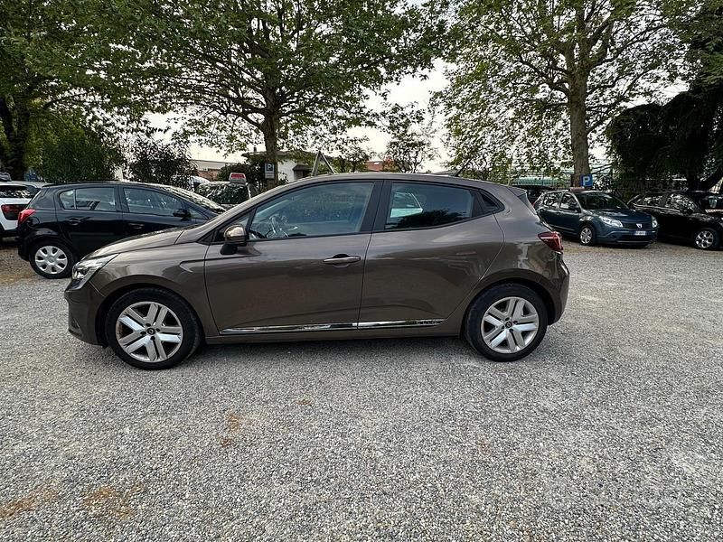 Usata Renault Clio V Zen 85 CV (62 kW) 2020 Marrone Berlina