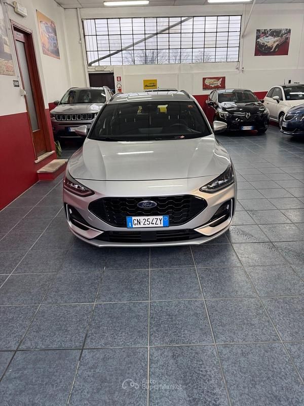Usata Ford Focus ST-Line 155 CV (114 kW) 2023 Argento Station wagon