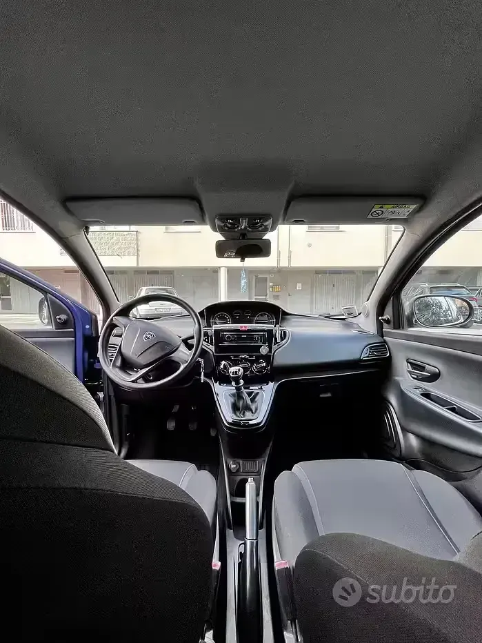 Usata Lancia Ypsilon 69 CV (50 kW) 2017 Bluazzurro Utilitaria