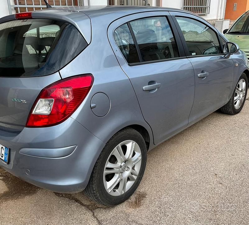 Usata Opel Corsa 90 CV (66 kW) 2008 Grigio Utilitaria