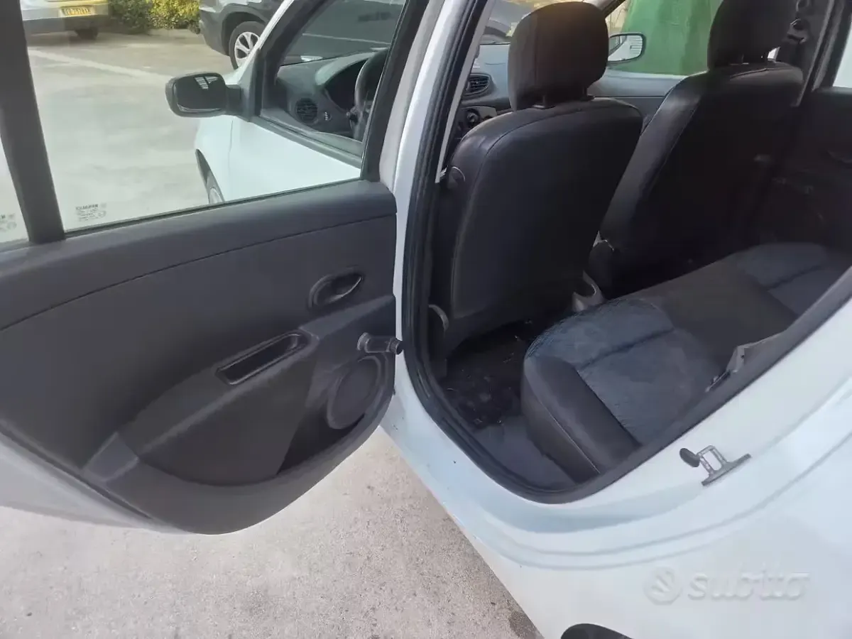 Usata Renault Clio II 68 CV (50 kW) 2008 Bianco Utilitaria