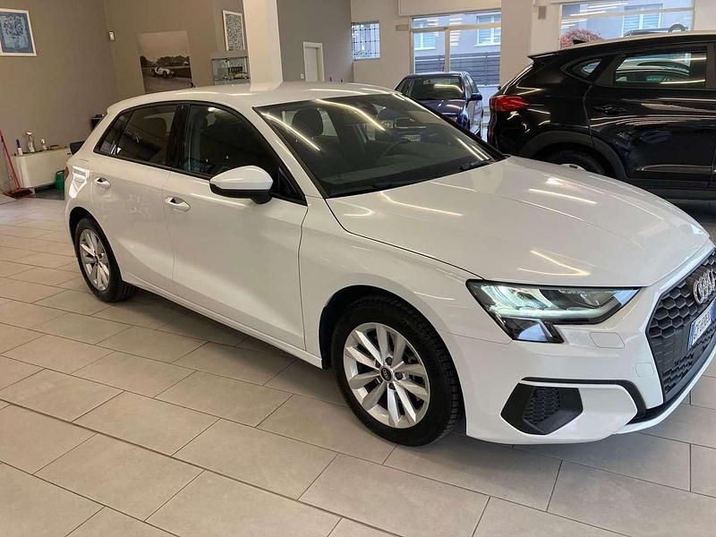 Bianco Usata 2021 Audi A3 Business Tre volumi | 21.000 € (Buon prezzo) - Immagine 1/4