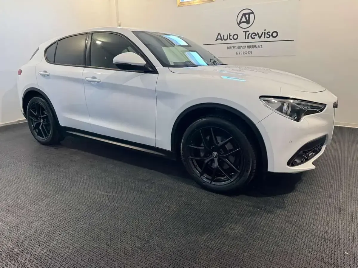 Usata Alfa Romeo Stelvio Sprint 190 CV (139 kW) 2022 Bianco SUV