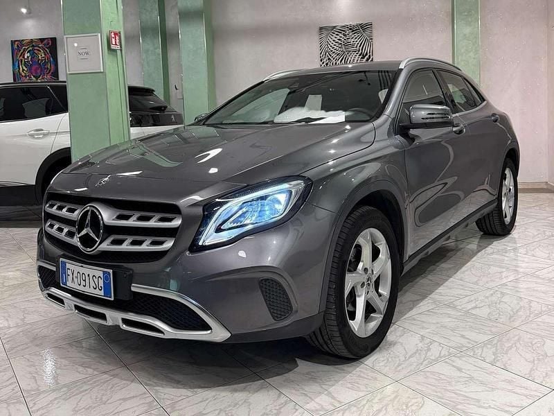 Grigio Usata 2019 Mercedes GLA200 SUV | 19.900 € (Buon prezzo) - Immagine 1/4