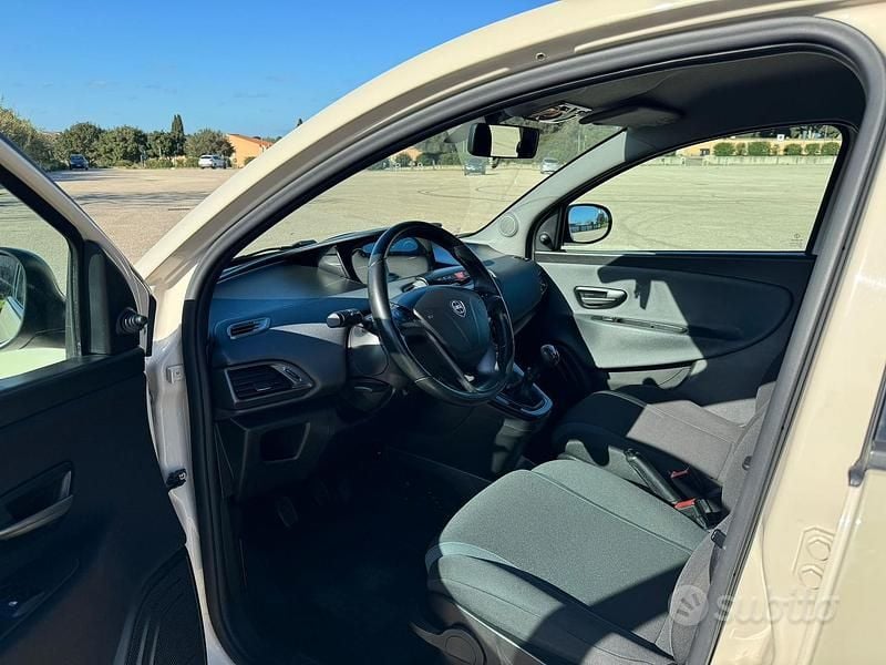 Usata Lancia Ypsilon 69 CV (50 kW) 2017 Bianco Utilitaria