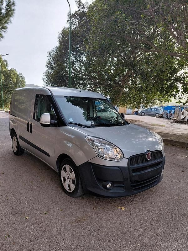 Usata Fiat Doblò 119 CV (87 kW) 2011 Grigio Monovolume