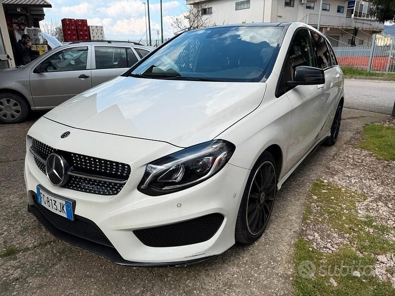 Usata Mercedes B200 2016 Bianco Monovolume