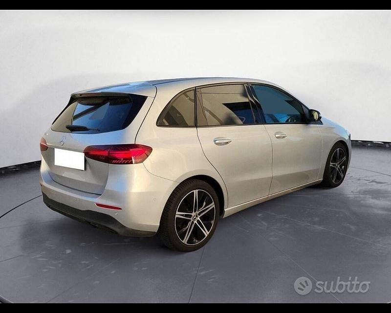 Usata Mercedes B180 AMG line 116 CV (85 kW) 2023 Argento Monovolume