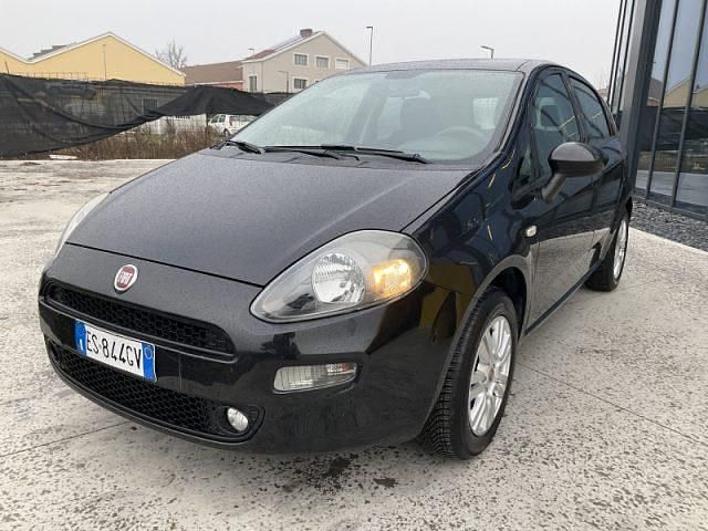Begagnad Fiat Punto Lounge 2013 Svart Halvkombi