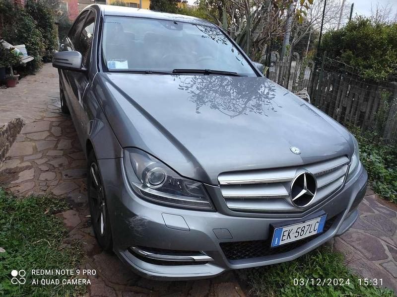 Usata 2011 Mercedes C200 Tre volumi | 8850 € (Buon prezzo) - Immagine 1/2