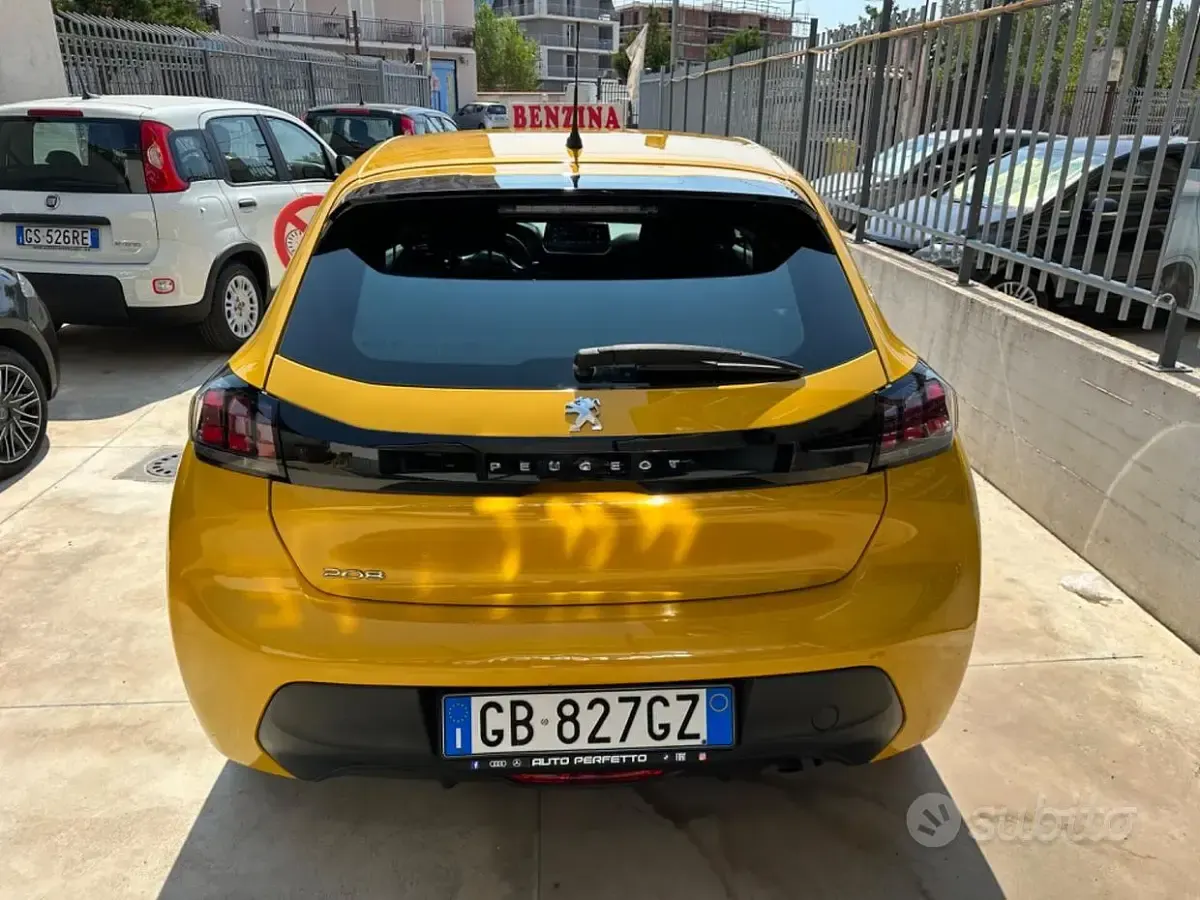 Usata Peugeot 208 Active 75 CV (55 kW) 2020 Giallo Utilitaria