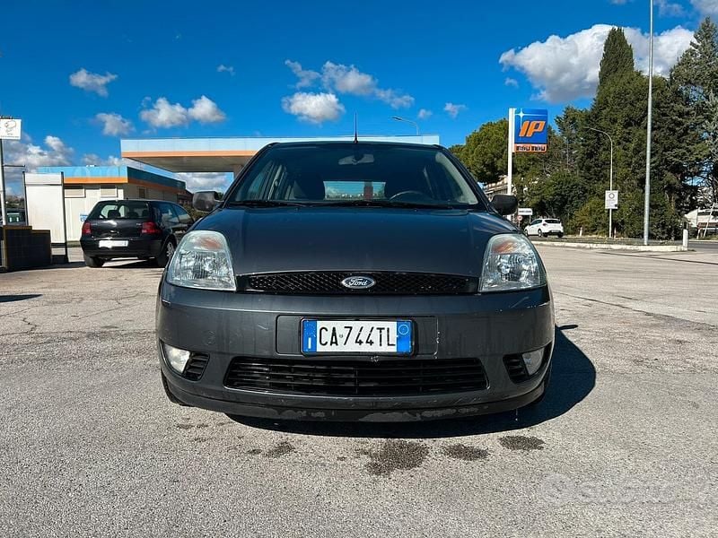 Usata Ford Fiesta 75 CV (55 kW) 2003 Berlina