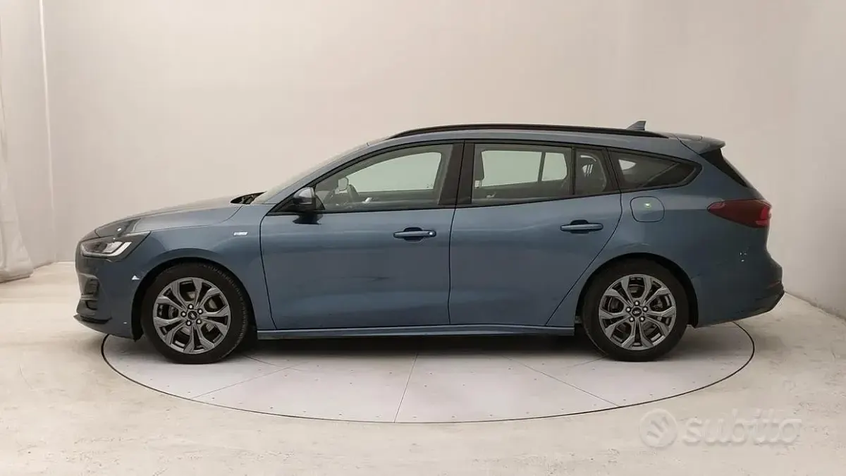 Begagnad Ford Focus ST-Line 125 HK (91 kW) 2023 Blå Kombi