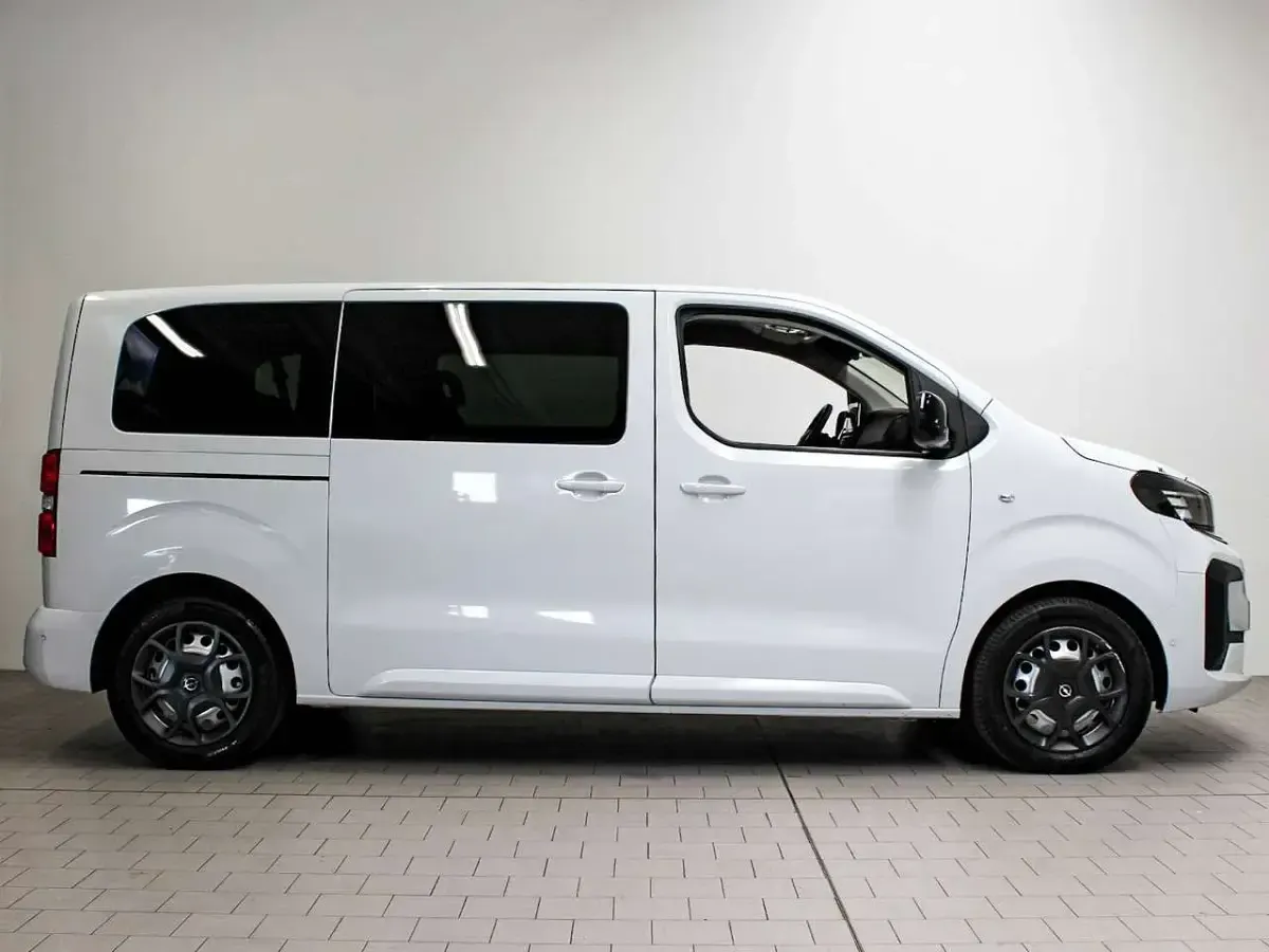 Usata Opel Zafira Life 177 CV (130 kW) 2024 Bianco Monovolume