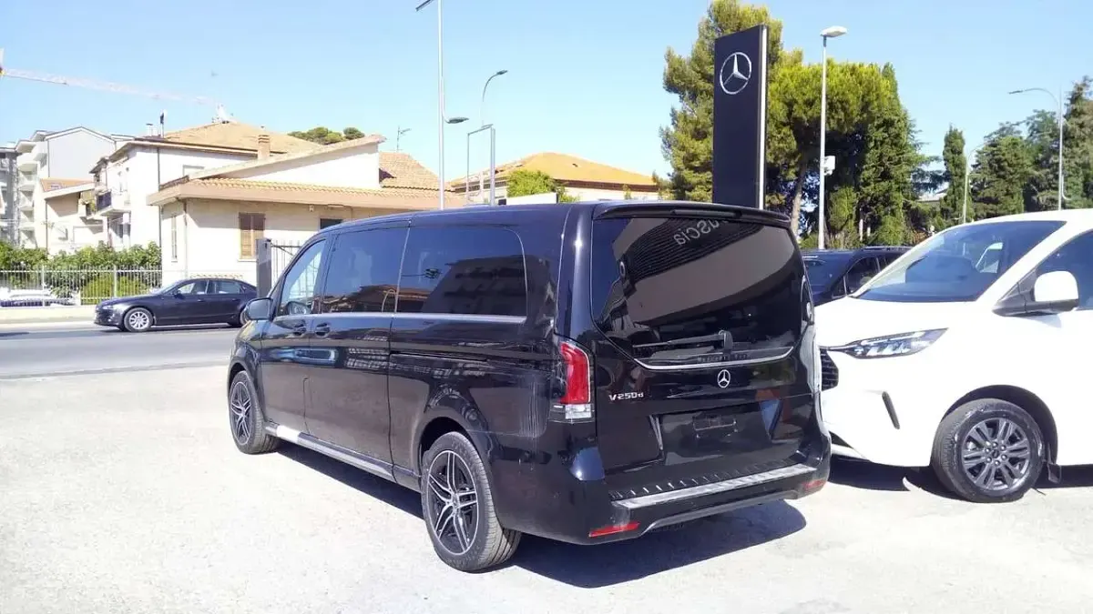 Nuova Mercedes V250 Avantgarde 190 CV (139 kW) 2026 Nero ossidania metallizato Monovolume