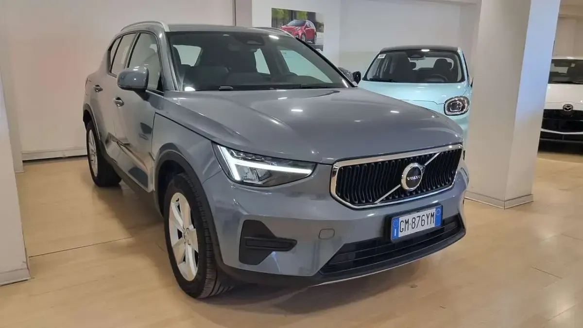 Usata Volvo XC40 Core 163 CV (119 kW) 2023 Grigio SUV