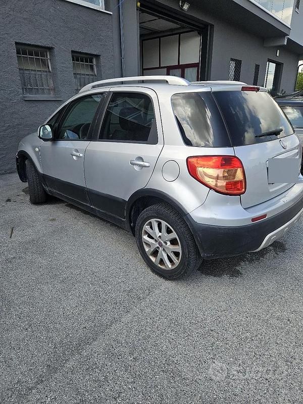 Usata Fiat Sedici 135 CV (99 kW) 2011 Grigio SUV