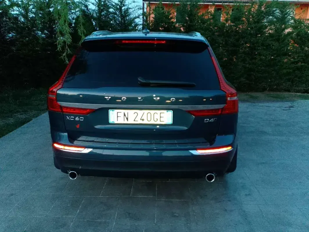 Usata Volvo XC60 Business Edition 190 CV (139 kW) 2018 Blu/azzurro SUV