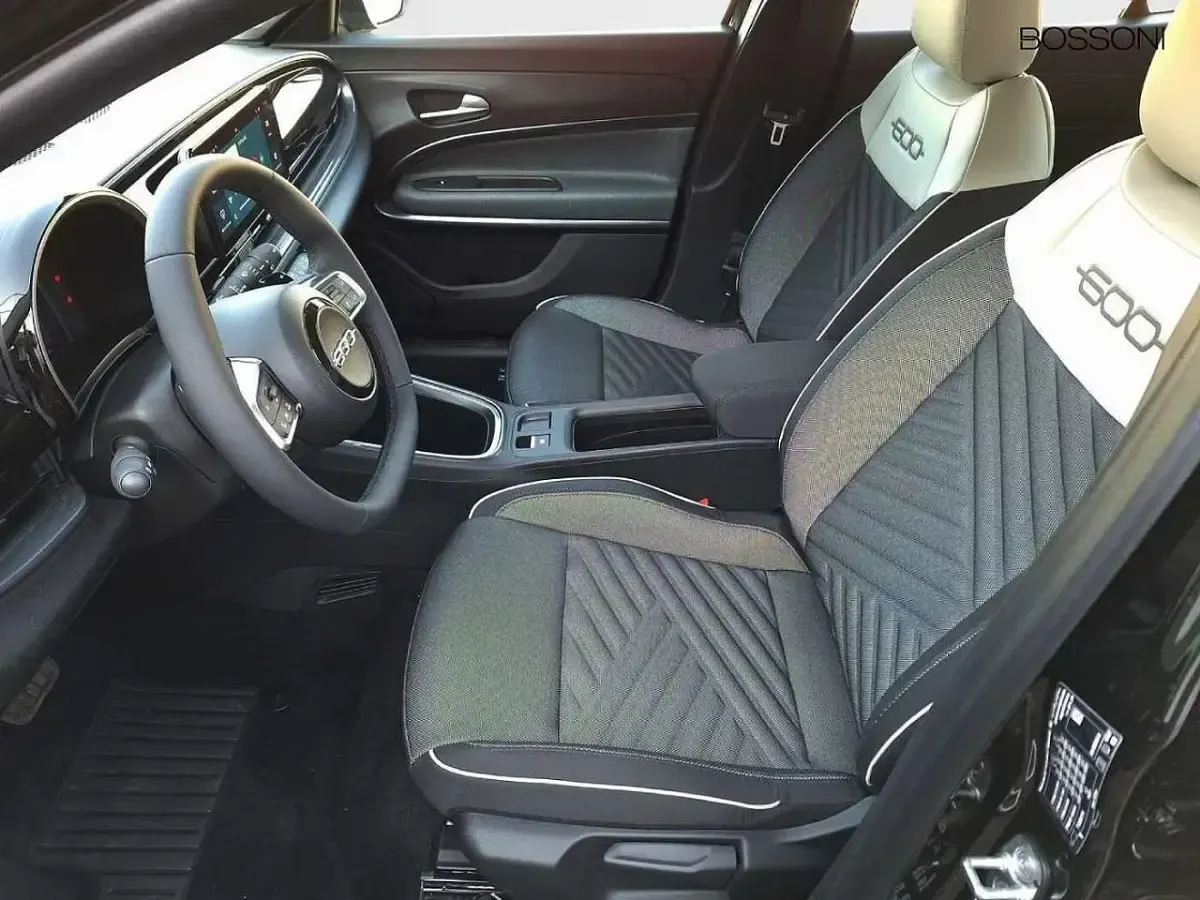 Usata Fiat 600 Icon 145 CV (106 kW) 2025 Nero SUV