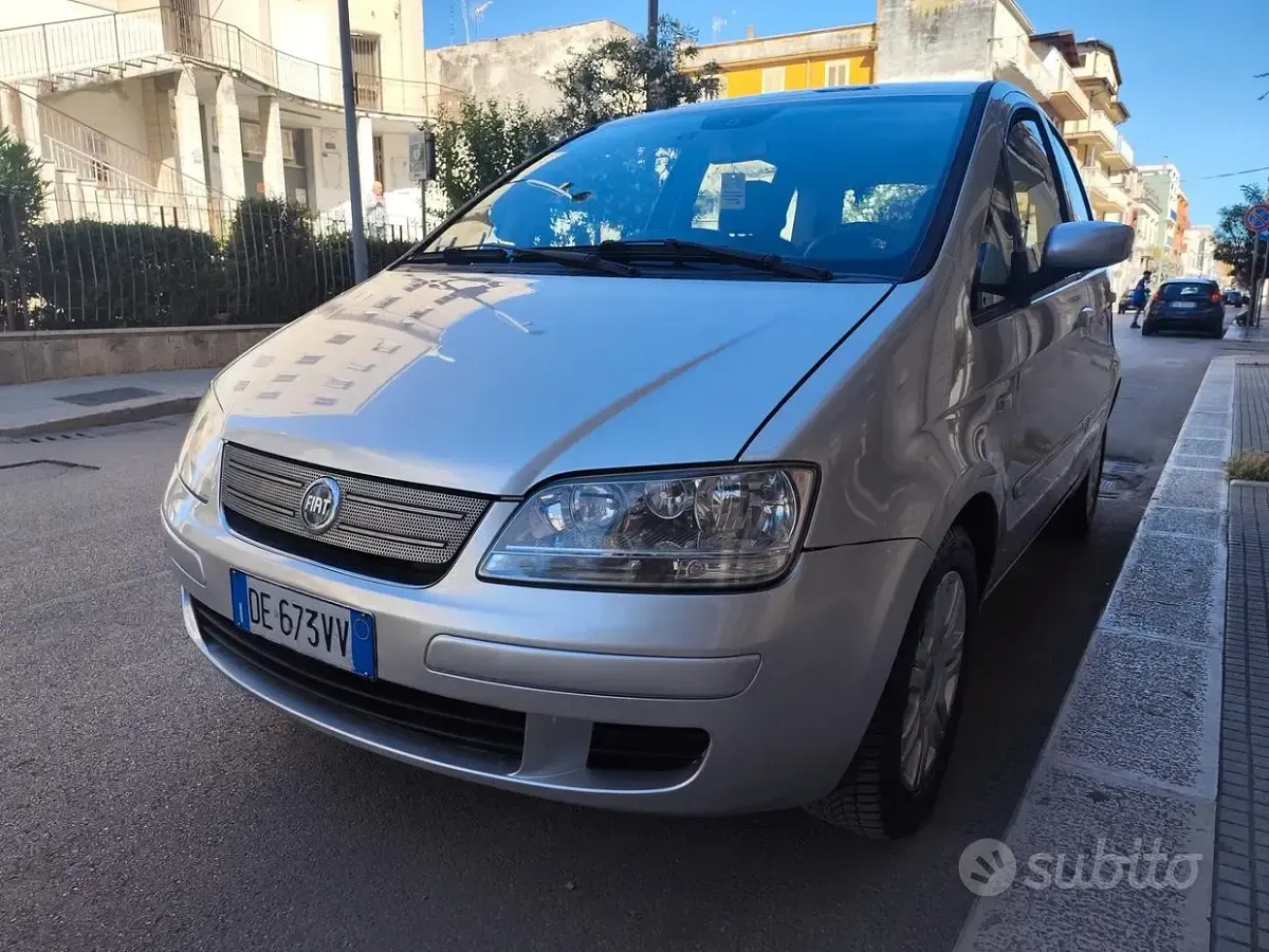 Usata Fiat Idea Emotion 69 CV (50 kW) 2006 Grigio Monovolume