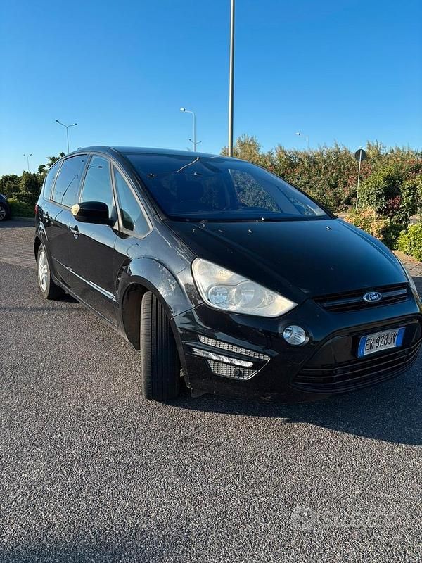 Nero Usata 2013 Ford S-MAX S Monovolume | 5599 € - Immagine 1/4