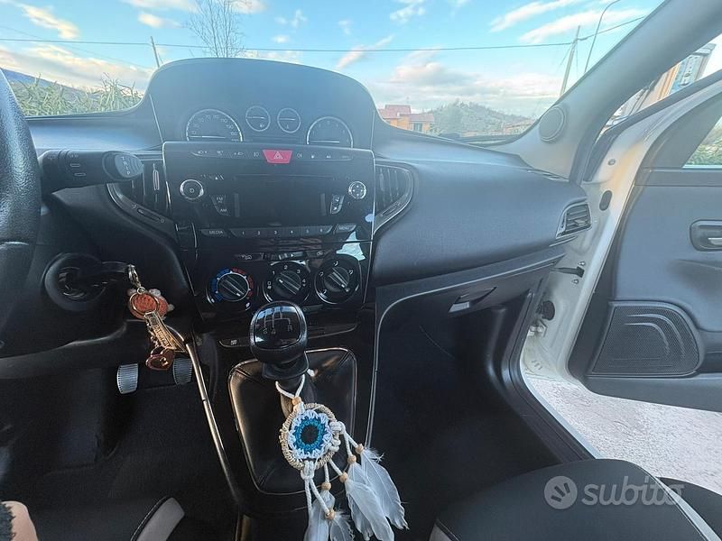 Usata Lancia Ypsilon 2014 Bianco Utilitaria