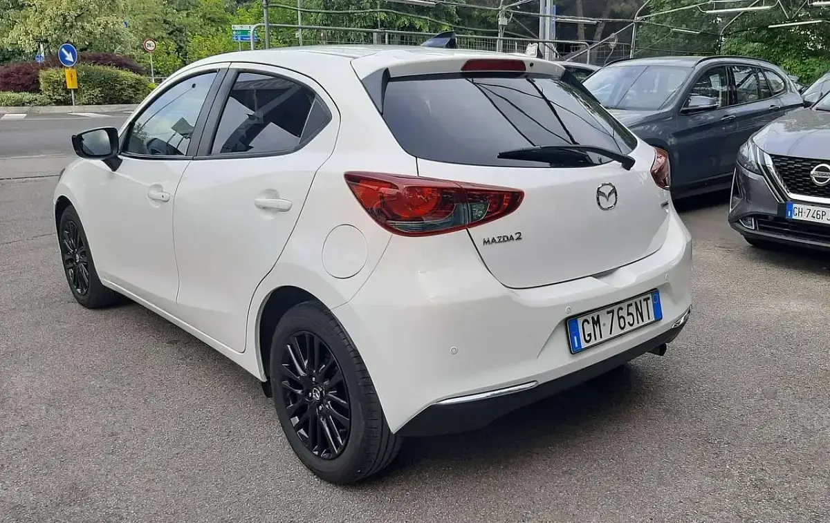Usata Mazda 2 75 CV (55 kW) 2023 Bianco Utilitaria