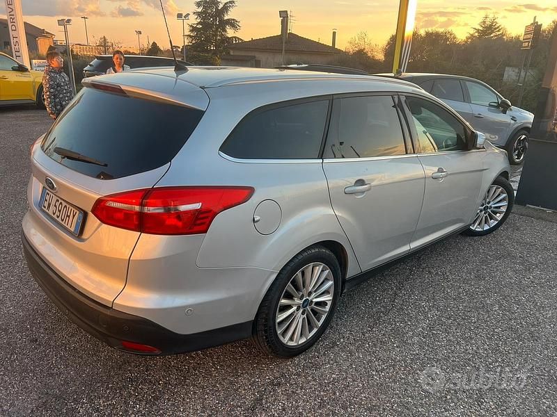 Usata Ford Focus 2015 Grigio Station wagon