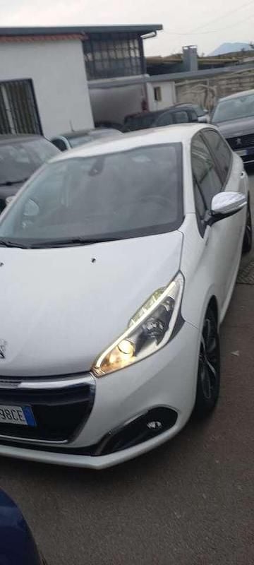 Usata Peugeot 208 Signature Sky 83 CV (61 kW) 2019 Bianco Utilitaria