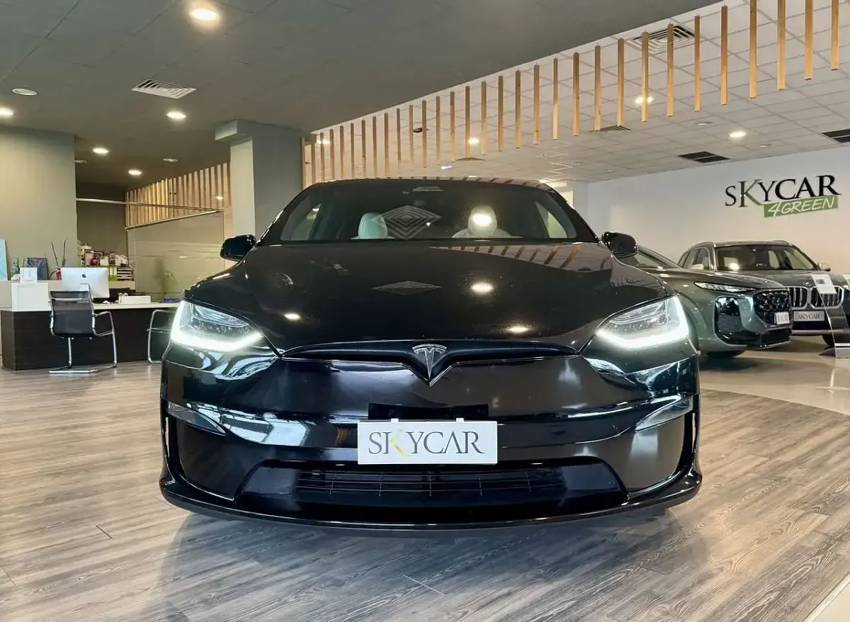 Usata Tesla Model X 492 kW (670 CV) 2023 Nero SUV