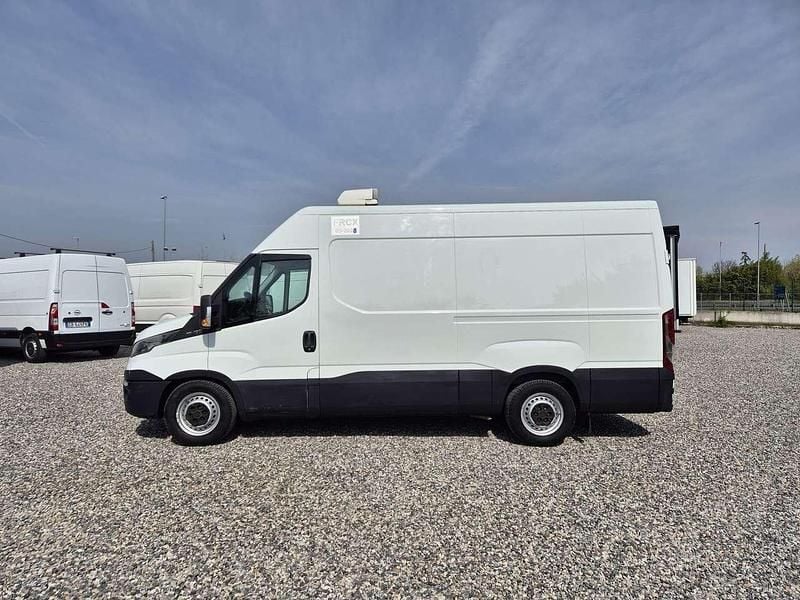 Usata Iveco Daily 126 CV (92 kW) 2016 Bianco Furgone